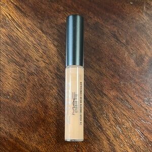 MAC Cosmetics Studio Fix 24-Hour Smooth Wear Concealer NW25